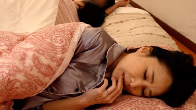 https://vjav.com/videos/669153/vec-589-sub-her-mom-who-came-to-stay-in-a-small-house/?promo=42123